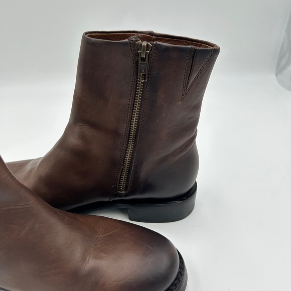 Frye Veronica Inside Zip Distressed Leather Booties Size 8.5. - Picture 5 of 16